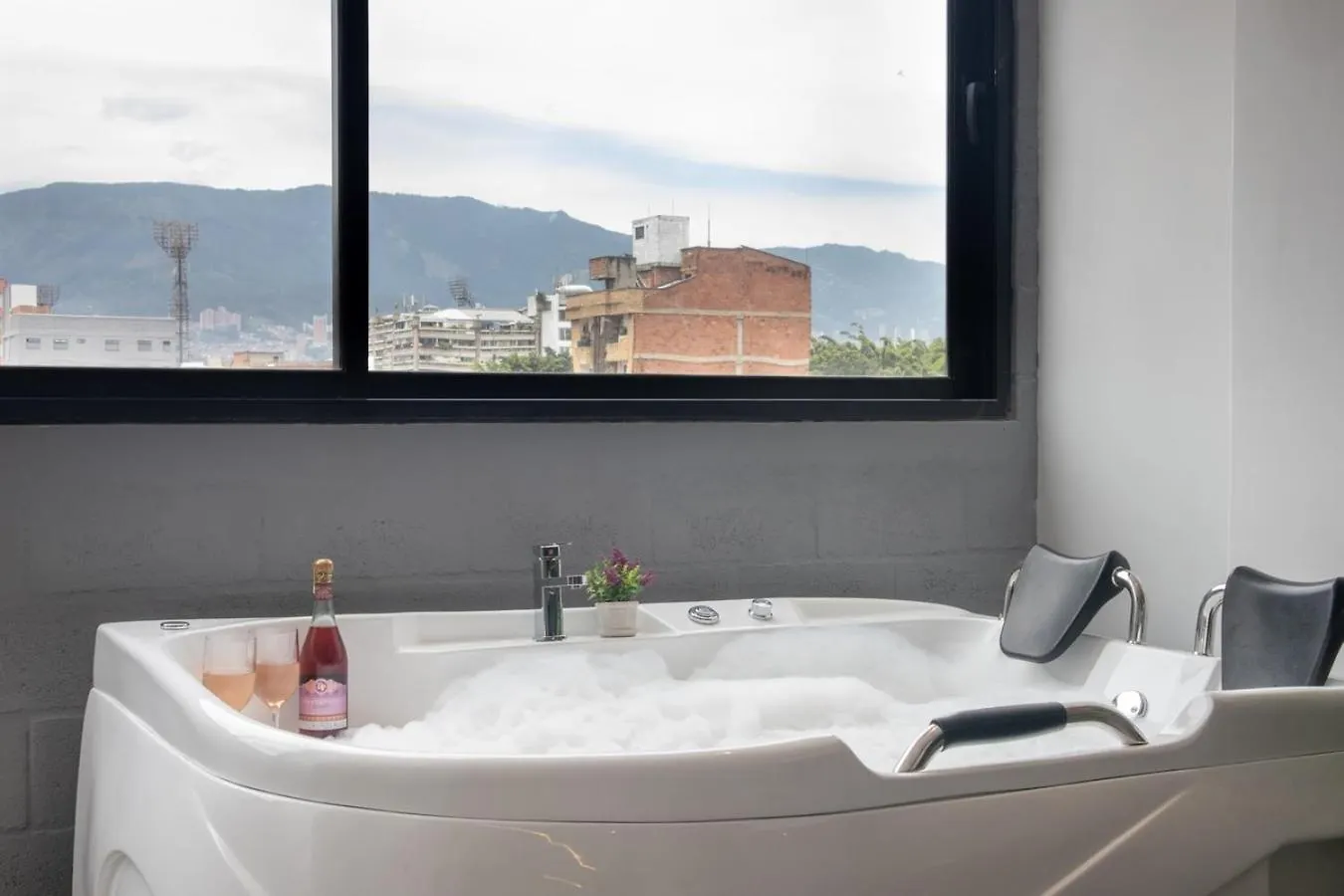 Cozy Aparta-Suite Stadio Jacuzzi Rosa Negra Medellin
