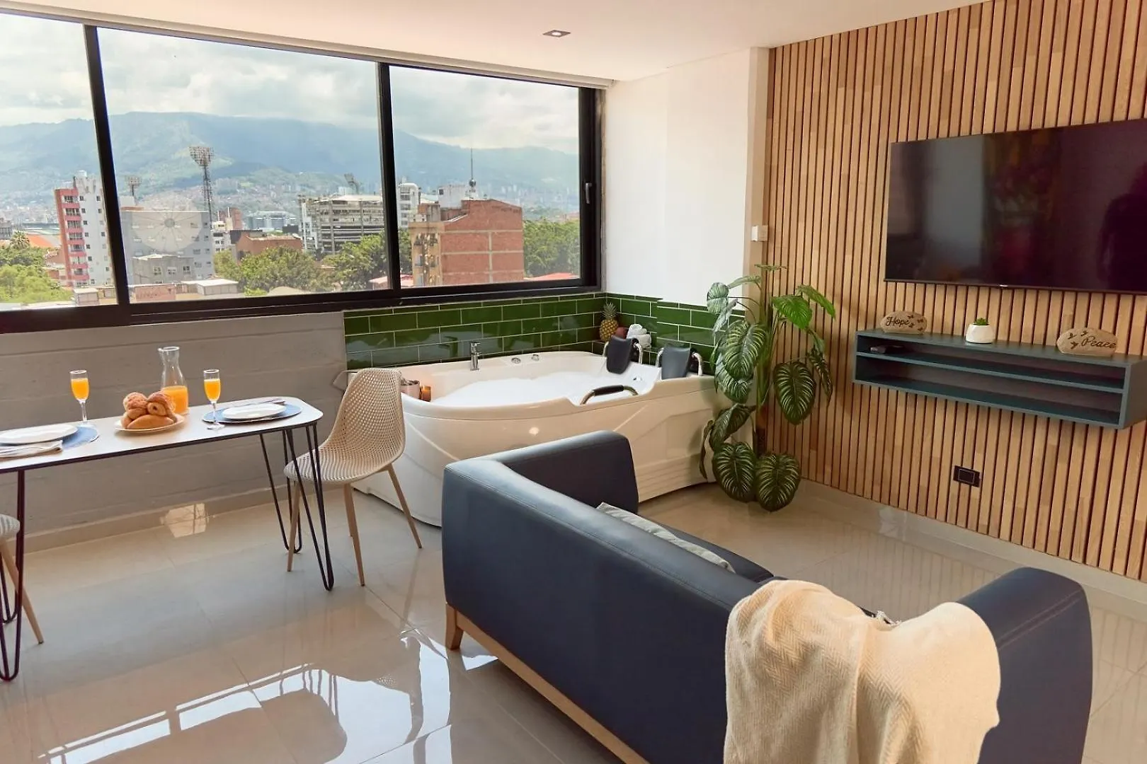 Cozy Aparta-Suite Stadio Jacuzzi Rosa Negra contacts